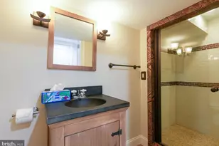 3161 S Sydenham St, Philadelphia, PA 19145 - Photo 21