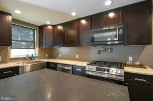 3161 S Sydenham St, Philadelphia, PA 19145 - Photo 9