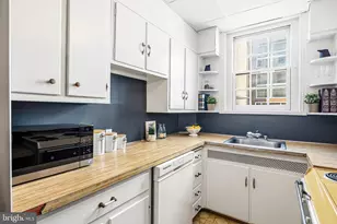 2139 St James Pl, Philadelphia, PA 19103 - Photo 17