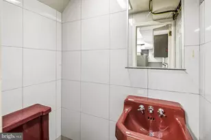 2139 St James Pl, Philadelphia, PA 19103 - Photo 33