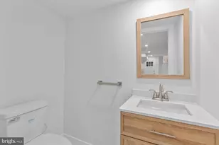 202 Spruce St, Philadelphia, PA 19106 - Photo 51