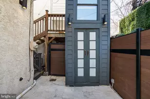 802 N Bambrey St, Philadelphia, PA 19130 - Photo 31