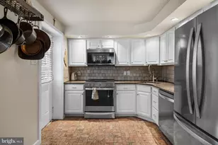 802 N Bambrey St, Philadelphia, PA 19130 - Photo 7