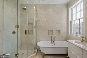 802 N Bambrey St, Philadelphia, PA 19130 - Photo 11