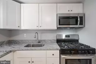 225 Tree St, Philadelphia, PA 19148 - Photo 9