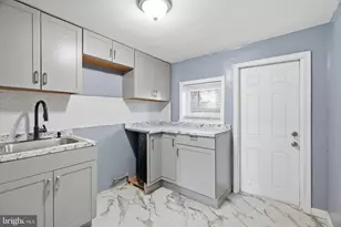 1526 S LeCount St, Philadelphia, PA 19146 - Photo 11