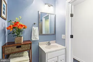 827 N Bambrey St, Philadelphia, PA 19130 - Photo 21