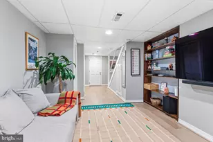 827 N Bambrey St, Philadelphia, PA 19130 - Photo 43