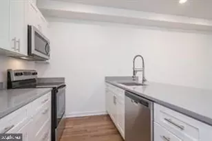 727 N 39th St, Philadelphia, PA 19104 - Photo 3