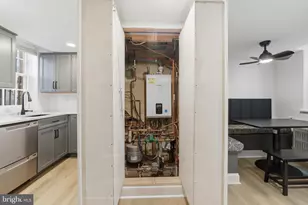 1918 Waverly St, Philadelphia, PA 19146 - Photo 17