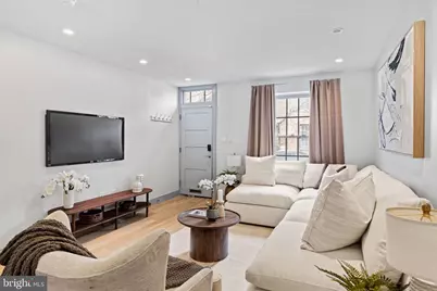 2426 Pine Street, Philadelphia, PA 19103 - Photo 3