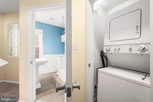 1027 N 4th St, Philadelphia, PA 19123 - Photo 9