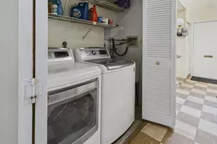 2036 Appletree St, Philadelphia, PA 19103 - Photo 9