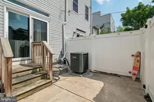 1444 N Myrtlewood St, Philadelphia, PA 19121 - Photo 11