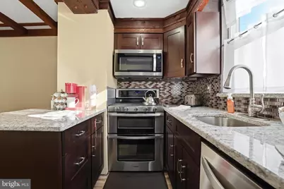 2407 S Warnock Street, Philadelphia, PA 19148 - Photo 11