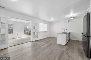 8410 Lyons Pl, Philadelphia, PA 19153 - Photo 7