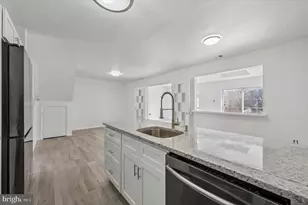 8410 Lyons Pl, Philadelphia, PA 19153 - Photo 11