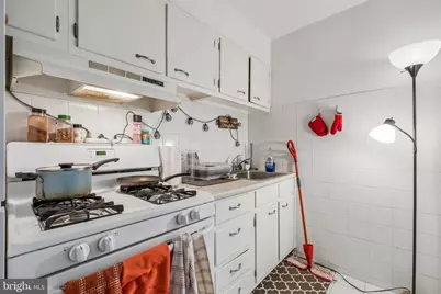 604 S Washington Square #1006, Philadelphia, PA 19106 - Photo 5