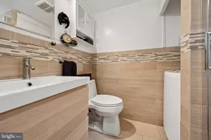 1021 Clinton St, Philadelphia, PA 19107 - Photo 11