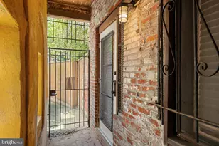 1035 Spruce St, Philadelphia, PA 19107 - Photo 39