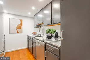 1035 Spruce St, Philadelphia, PA 19107 - Photo 23