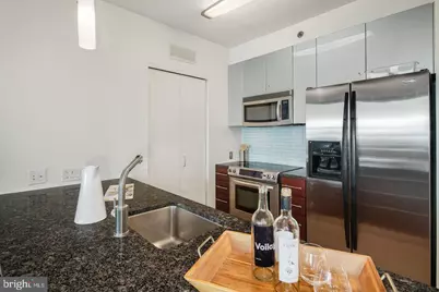 2101 Market Street #2405, Philadelphia, PA 19103 - Photo 23