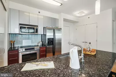 2101 Market Street #2405, Philadelphia, PA 19103 - Photo 21