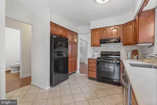 909 Ronnie Cir, Philadelphia, PA 19128 - Photo 7
