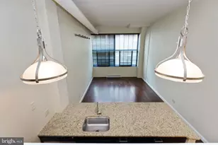 2429 Locust St, Philadelphia, PA 19103 - Photo 11