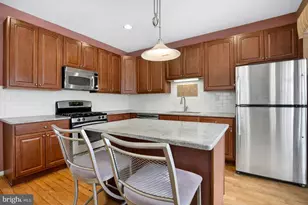 2036 W Reserve Dr, Philadelphia, PA 19145 - Photo 9