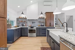 323 E Gowen Ave, Philadelphia, PA 19119 - Photo 9