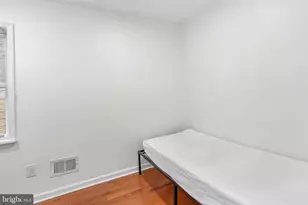 1504 Brown St, Philadelphia, PA 19130 - Photo 7