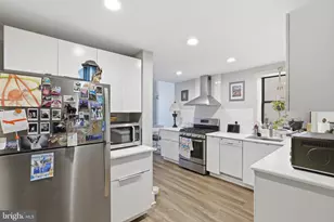 869 N 29th St, Philadelphia, PA 19130 - Photo 13