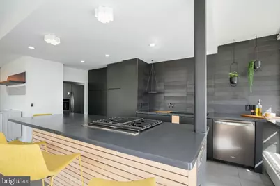 220 Locust Street #2DE, Philadelphia, PA 19106 - Photo 3