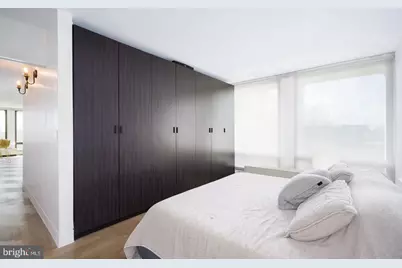 220 Locust Street #2DE, Philadelphia, PA 19106 - Photo 9