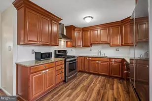 804 Keely Pl, Philadelphia, PA 19128 - Photo 5