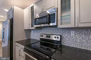 135 N 3rd St, Philadelphia, PA 19106 - Photo 3