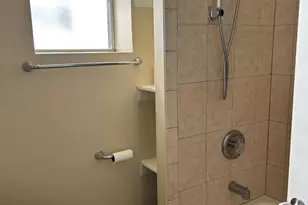 342 Gladstone St, Philadelphia, PA 19148 - Photo 3