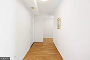 604 S Washington Square S, Philadelphia, PA 19106 - Photo 17