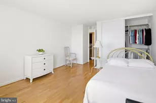 604 S Washington Square S, Philadelphia, PA 19106 - Photo 15