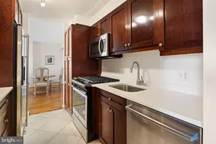 604 S Washington Square S, Philadelphia, PA 19106 - Photo 11