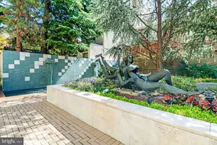 604 S Washington Square S, Philadelphia, PA 19106 - Photo 21