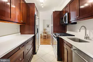 604 S Washington Square S, Philadelphia, PA 19106 - Photo 9