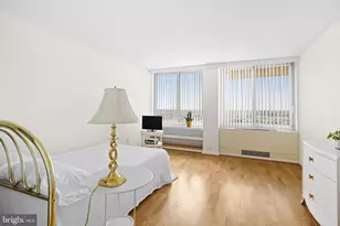 604 S Washington Square S, Philadelphia, PA 19106 - Photo 15