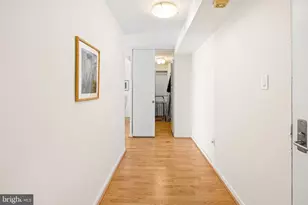 604 S Washington Square S, Philadelphia, PA 19106 - Photo 9