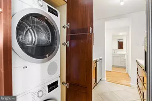 604 S Washington Square S, Philadelphia, PA 19106 - Photo 13