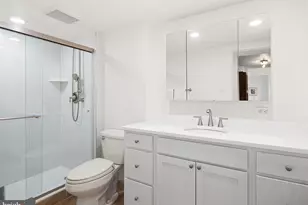 604 S Washington Square S, Philadelphia, PA 19106 - Photo 13