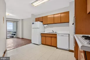 2401 Pennsylvania Ave, Philadelphia, PA 19130 - Photo 17