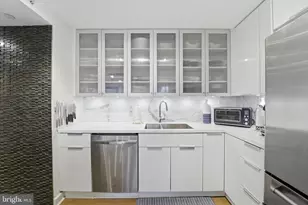 2020 Walnut St, Philadelphia, PA 19103 - Photo 11