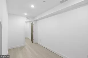 1007 W Orleans St, Philadelphia, PA 19133 - Photo 9